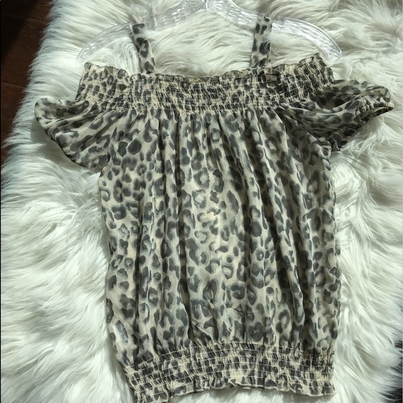 🦋 Black & Cream Animal Print Top Size Small 🎉 - Picture 2 of 8
